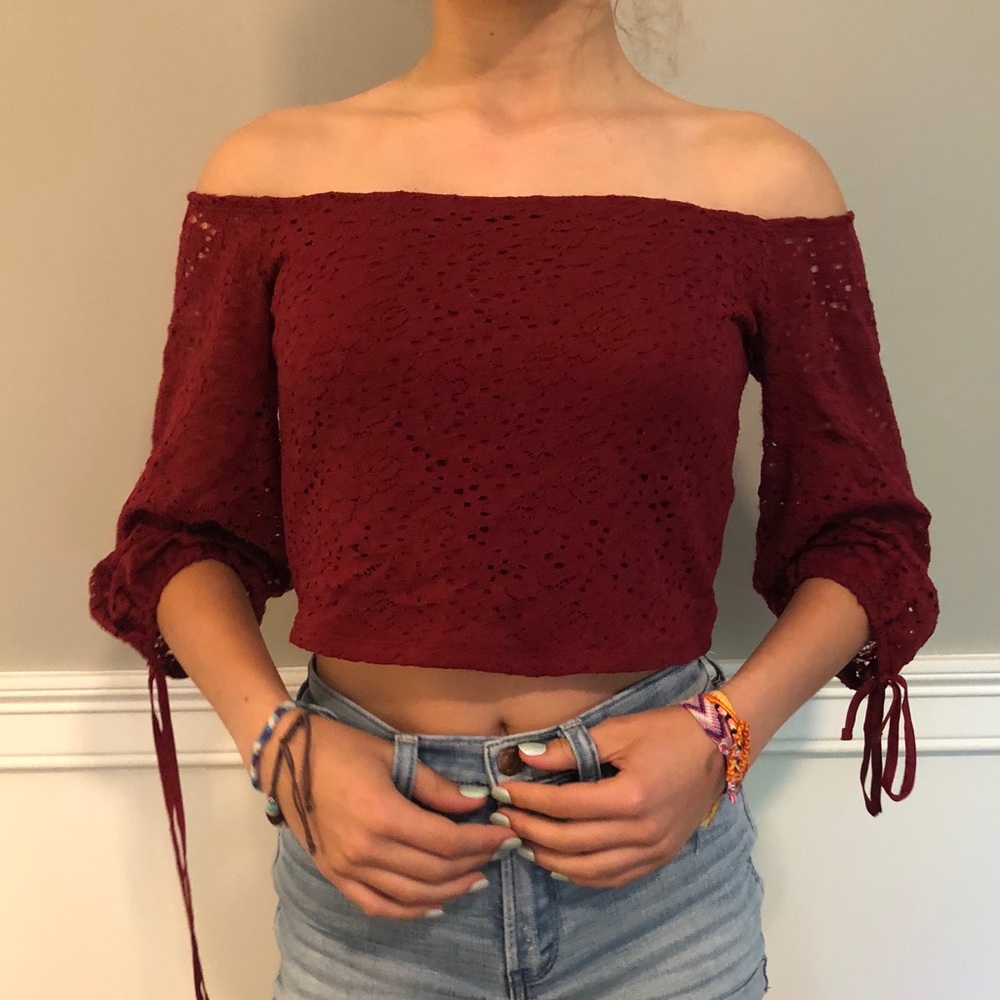 Red crop top lace off-the-shoulder shirt